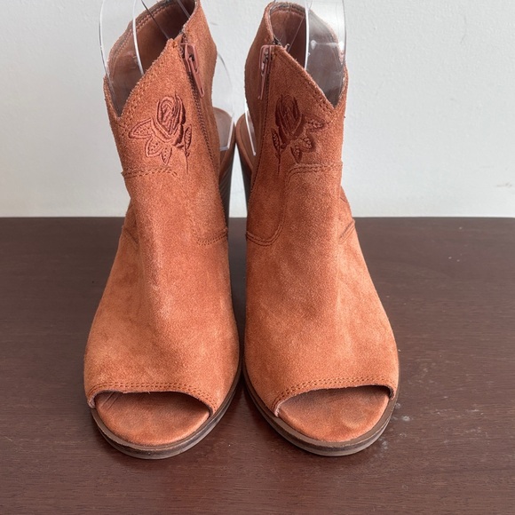 Lucky Brand Women's Embroidered leather Peep-Toe Booties Sz 8 - Picture 2 of 8